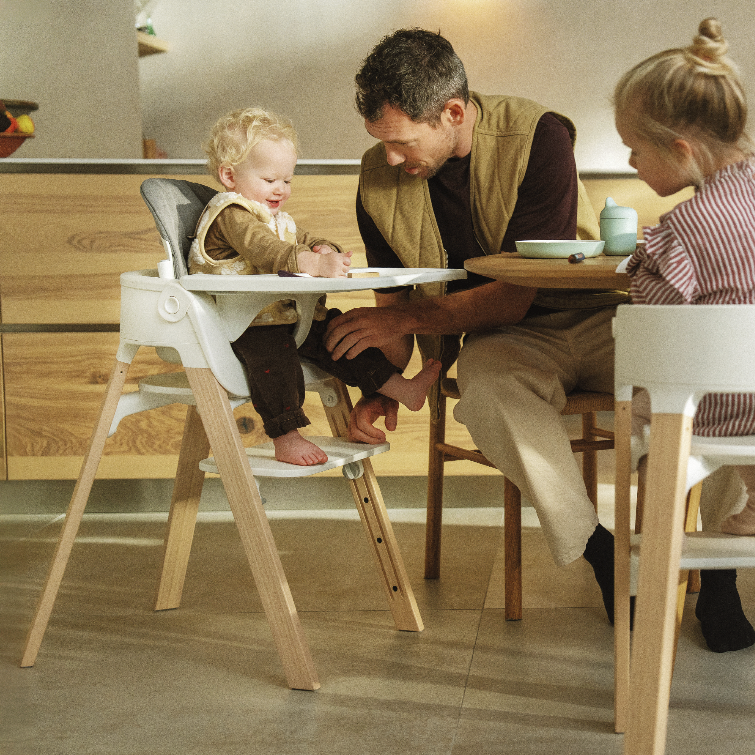 ステップス | お子さまに合わせて調節できるハイチェア | Stokke